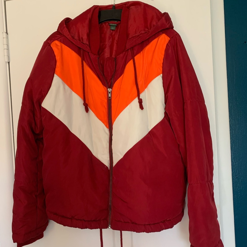 Wild Fable retro chevron puffer jacket, hooded. Size small.